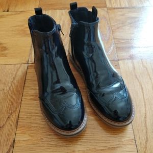 Classic Oxford style girl boots